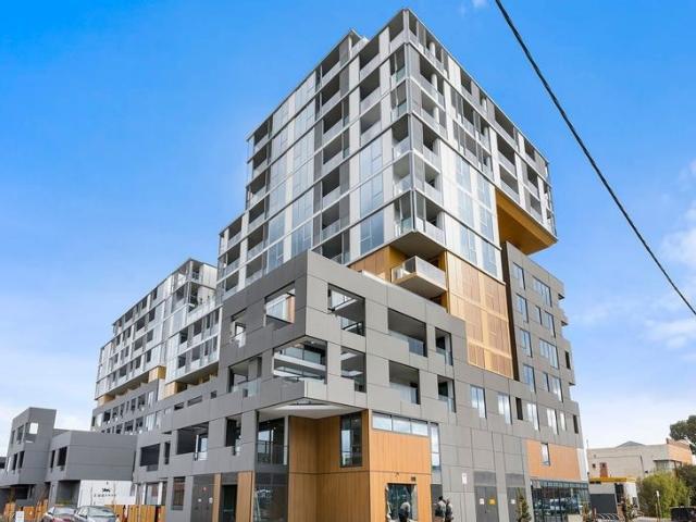 Convenient Location with Lifestyle Options!