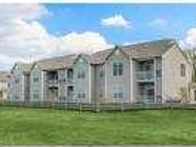 Convenient location 1 bed 2 bath for rent