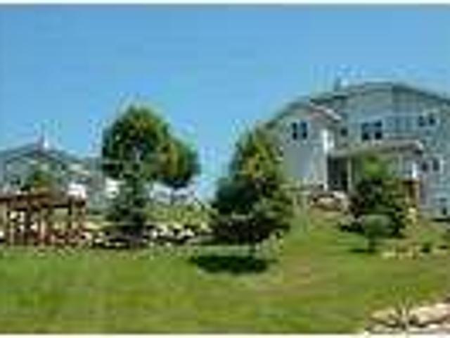 Convenient location 2 bed 2 bath for rent. Pet OK!