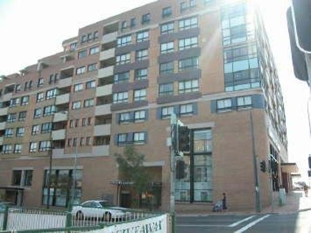 CONVENIENT LOCATION 2 bedroom Apartment at LEVEL TWO