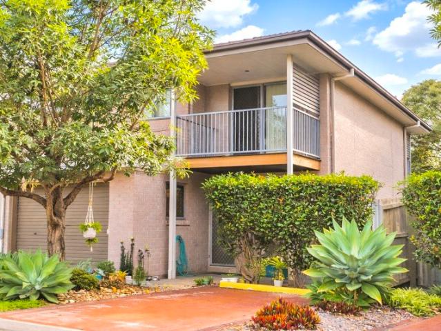 Convenient Location! 3 Bedroom Townhouse in North Lakes