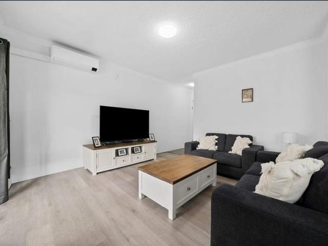 CONVENIENT & LOW MAINTENANCE 2 BEDROOM APARTMENT