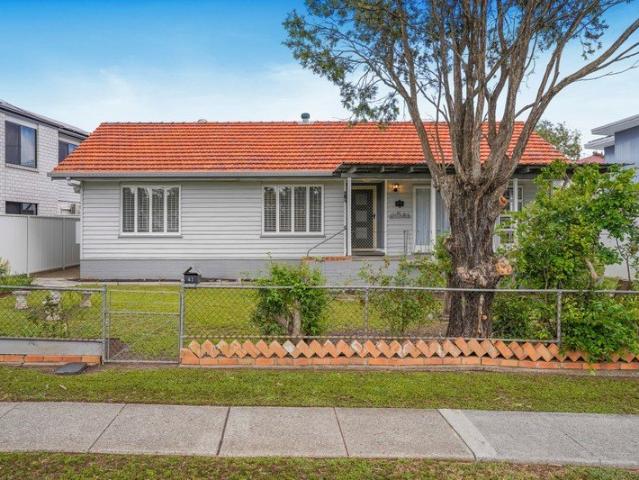 CONVENIENT & LOW MAINTENANCE LIVING
