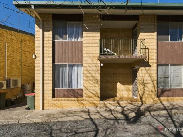 CONVENIENT, LOW MAINTENANCE LIVING CLOSE TO TOWN