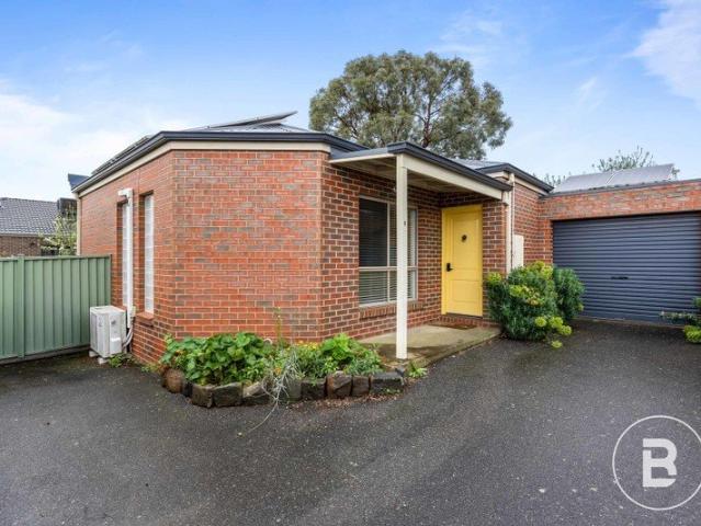 CONVENIENT LOW MAINTENANCE LIVING CLOSE TO THE CBD