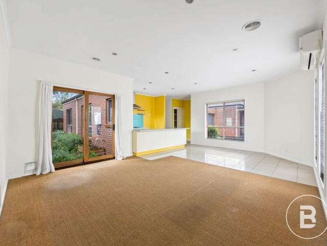 CONVENIENT LOW MAINTENANCE LIVING CLOSE TO THE CBD