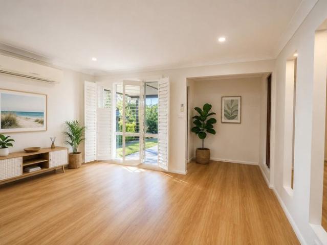 Convenient, Low Maintenance Living in a Quite Location! Metella Road Public Catchment!