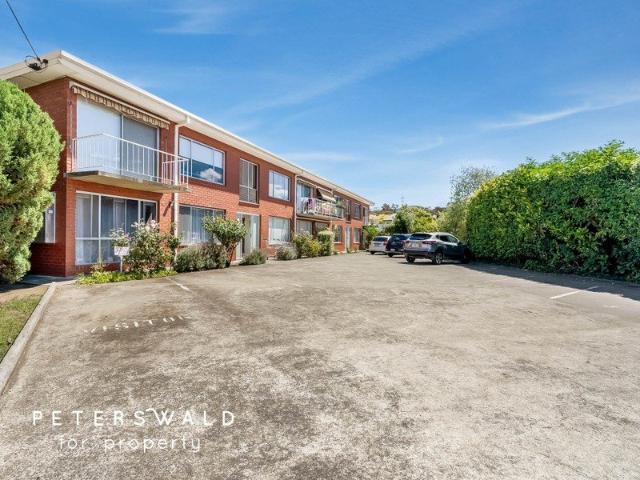 Convenient, Low Maintenance Living in New Town