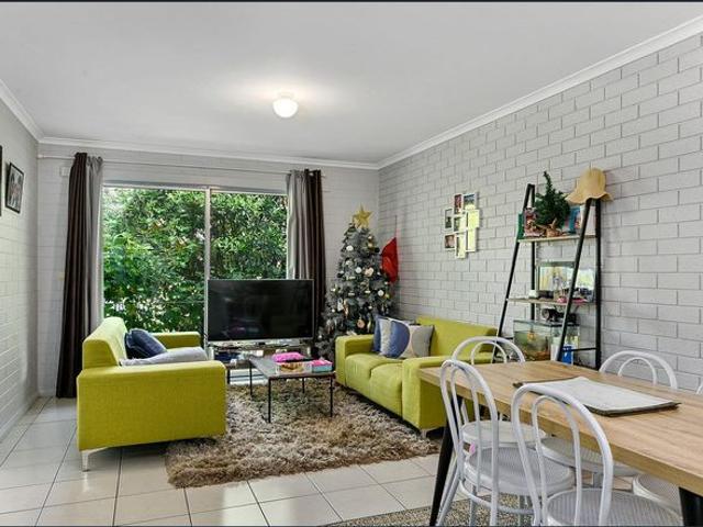 Convenient & Low Maintenance Living in Prime Lenah Valley Location