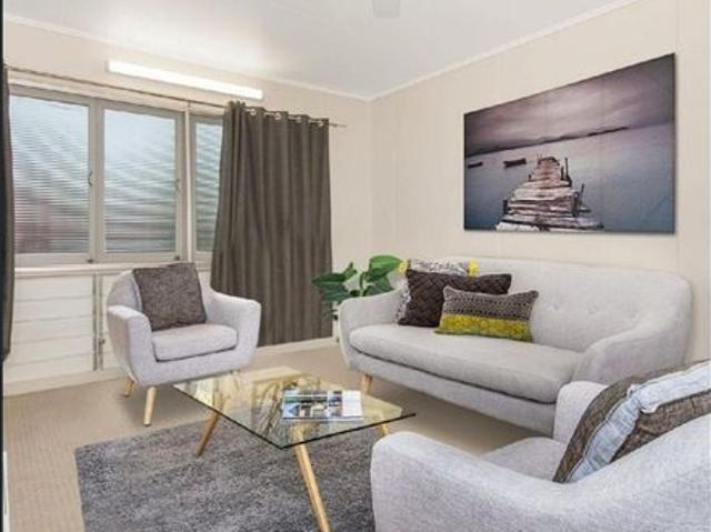 Convenient, Low Maintenance Living in Rosslea!