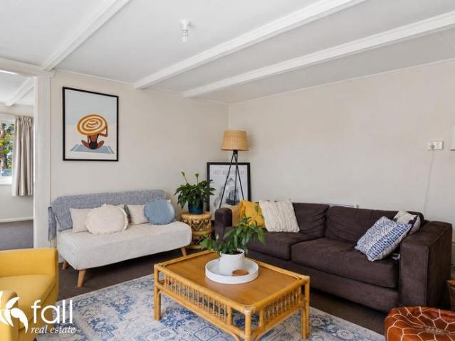 Convenient & Low Maintenance South Hobart Living