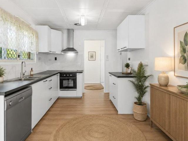 Convenient Low Set Home in Central Woodridge Location