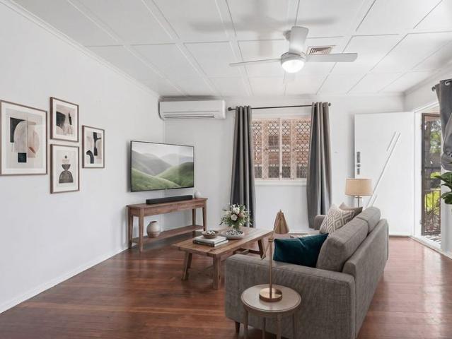 Convenient Low Set Home in Central Woodridge Location