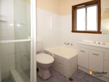 Convenient Padstow Living with Bonus Retreat Space