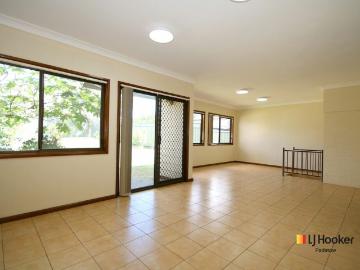 Convenient Padstow Living with Bonus Retreat Space