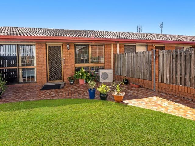 Convenient Redcliffe Unit