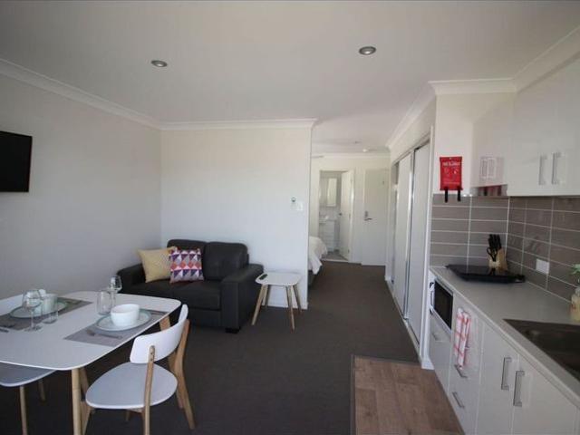 CONVENIENT ROCKLEA STUDIO