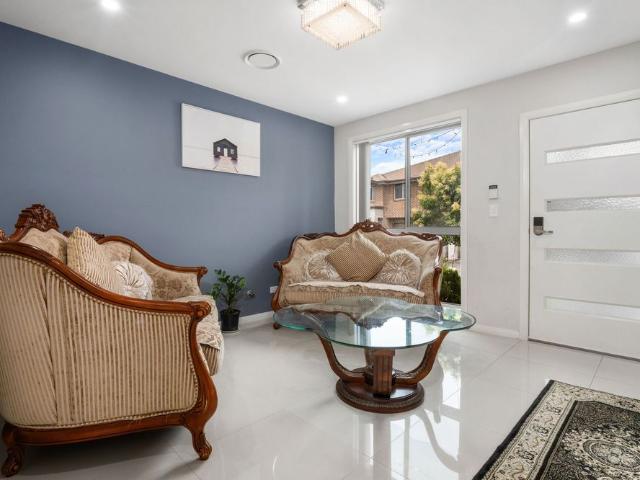 Convenient & Superbly Located!
