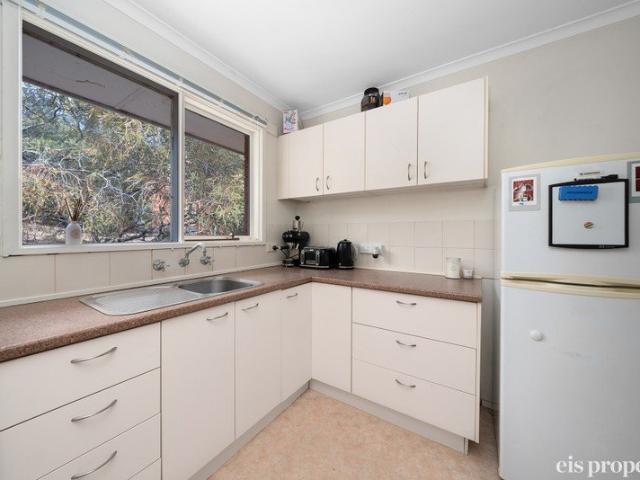 Convenient Sandy Bay Living Ideal For Students