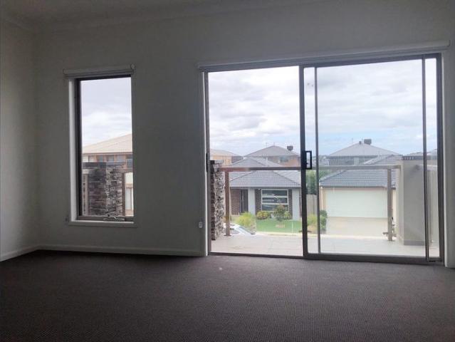 Convenient & Spacious Family Home 3 Bathrooms