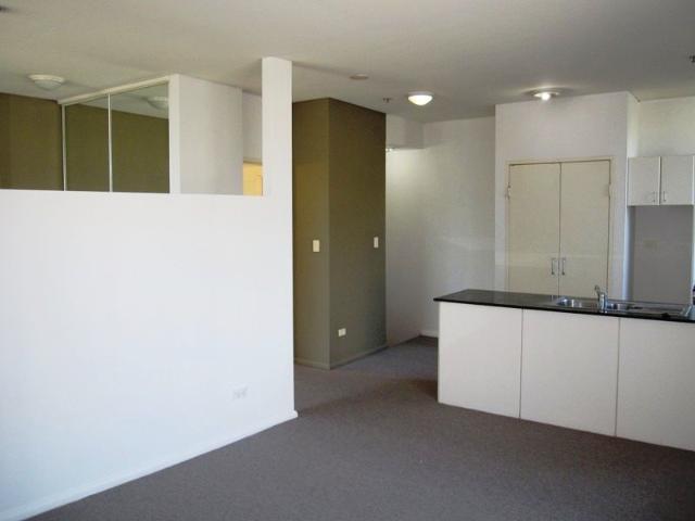 CONVENIENT & SPACIOUS 1 BEDROOM CLOSE TO CENTRAL
