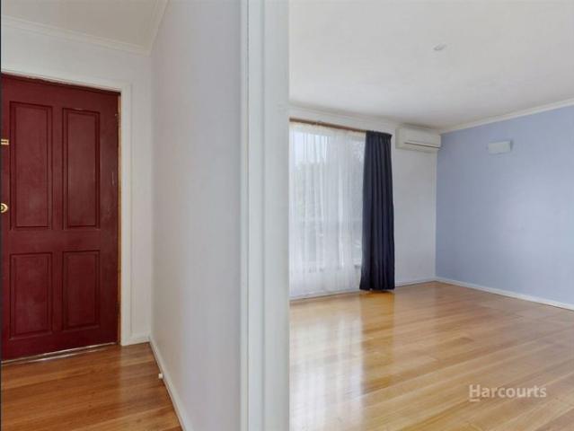 Convenient Two Bedroom Home in Popular Suburb of New Town!