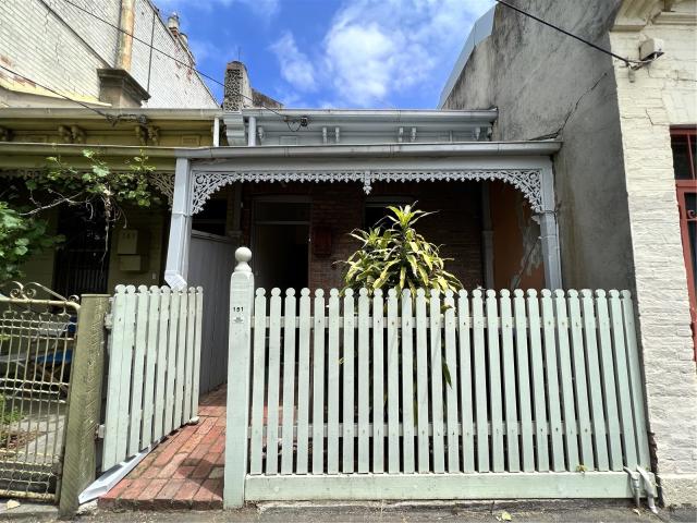 Convenient Two Bedroom House Sure to Impress!