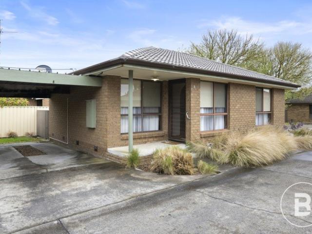 CONVENIENT TWO BEDROOM LIVING IN A GREAT LOCATION