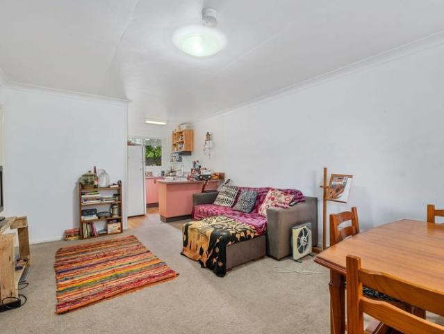 Convenient Two Bedroom Rental Unit Your Perfect Home Awaits!