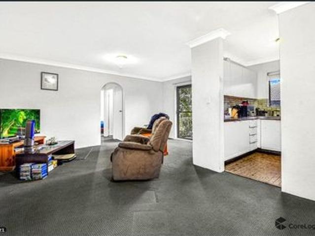 Convenient Two Bedroom Unit in a Well Connected Location