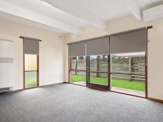 Convenient Two Bedroom Unit in a Great Location