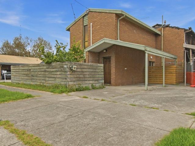 Convenient Two Bedroom Unit in a Great Location