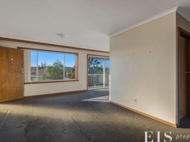 Convenient Two Bedroom Unit In New Town