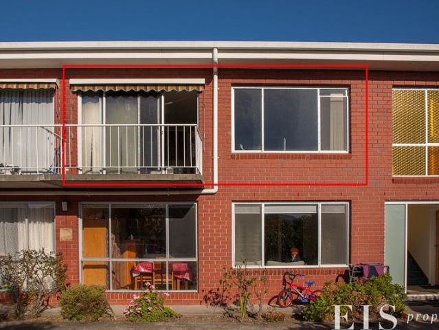 Convenient Two Bedroom Unit In New Town