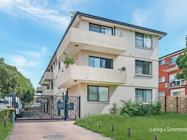 Convenient Two Bedroom Unit Near Guildford Station