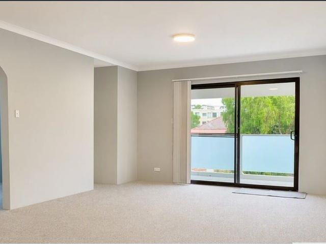 Convenient Top Floor Apartment in Prime Hornsby Location