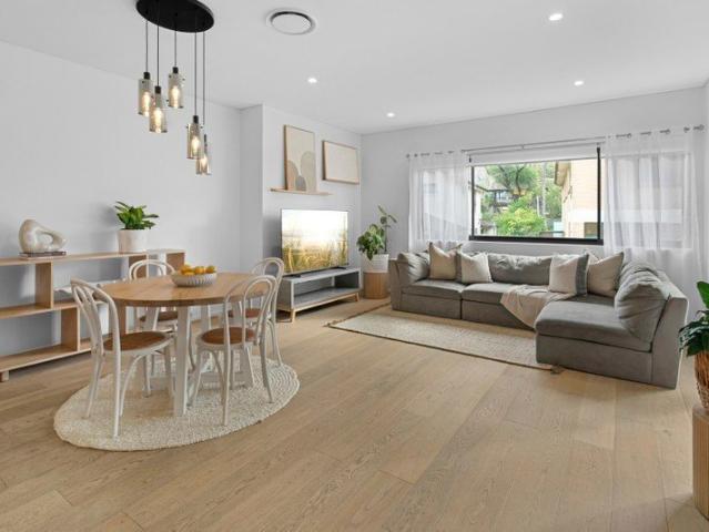 Convenient top floor apartment with dual outdoor living