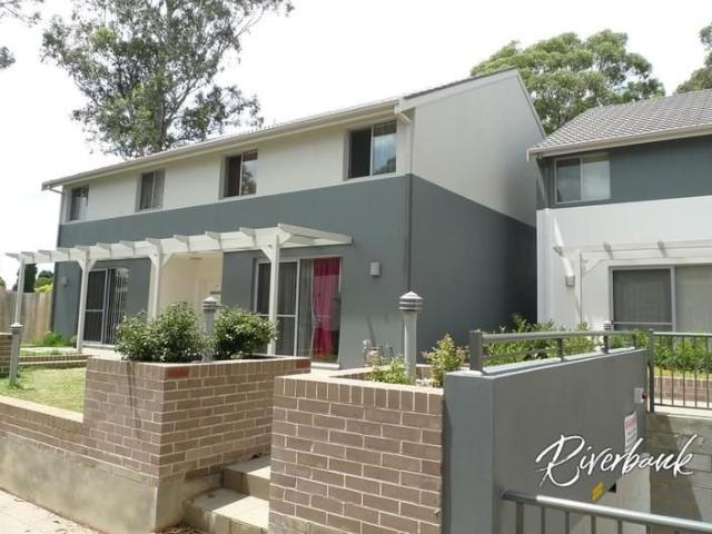 CONVENIENT TOWNHOUSE LIVING IN MERRYLANDS