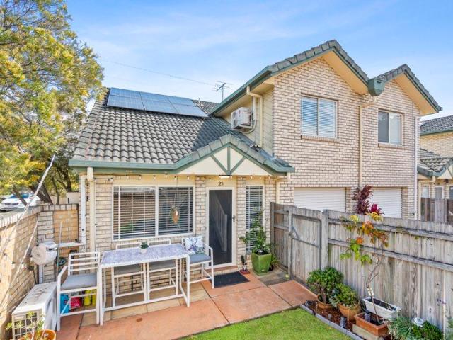 Convenient Townhouse Living With Plenty To Offer!