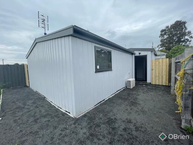 CONVENIENT UNIT CLOSE TO TOWN!