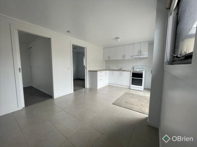 CONVENIENT UNIT CLOSE TO TOWN!