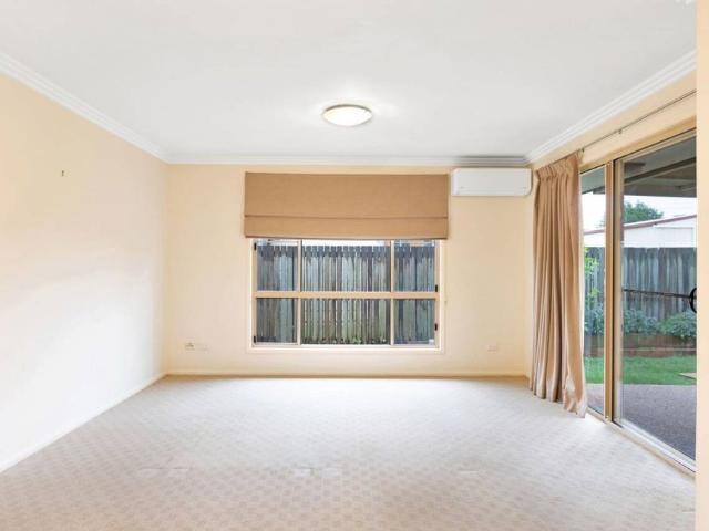 Convenient Unit in a Quiet Complex