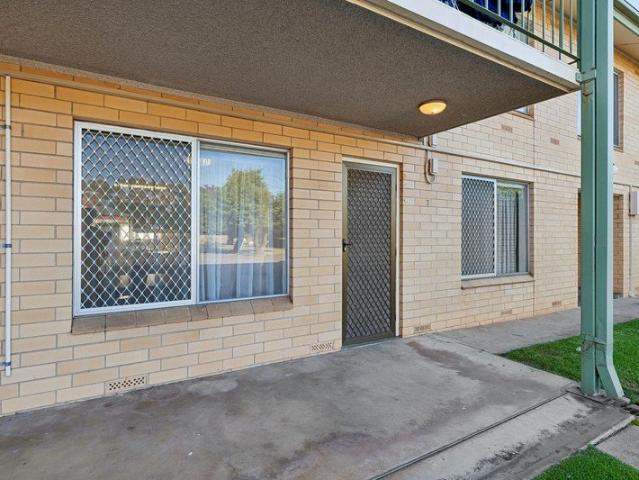 Convenient Unit Living in Oaklands Park