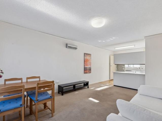 Convenient Unit Living in Oaklands Park