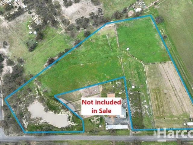 Convenient 10ha Lifestyle Holding