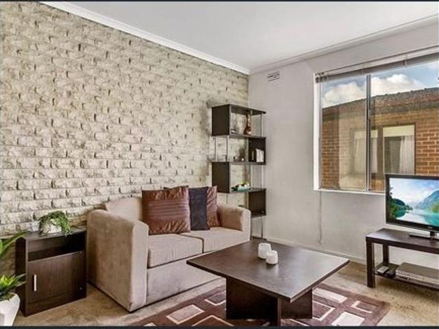 Convenient 2 Bed West Footscray Living Close to Everything
