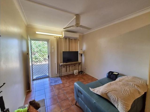Convenient 2 Bedroom Unit Minutes from Townsville CBD