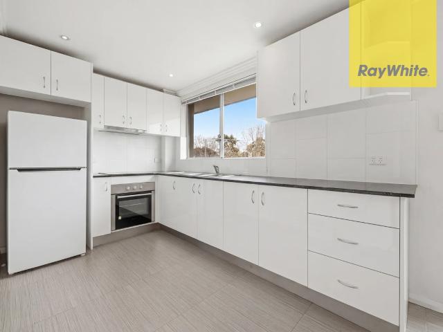 CONVENIENT 2 BEDROOM UNIT MOMENTS FROM PARRAMATTA CBD & STADIUM