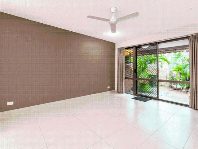 Convenient 2 Bedroom Unit Close to Town