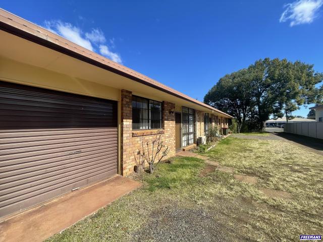 Convenient 2 Bedroom Unit in Town Location
